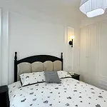 Eastern Hub - Bund Branch Quality Renovated Luxury 3Bedroom, Spacious Living Room Fully Equipped Haiyue Garden
