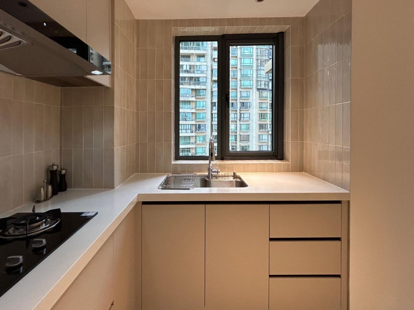 Eastern Hub - Bund Branch Quality Renovated Luxury 3bedroom, Spacious Living Fully Equipped Haiyue Garden Apartment