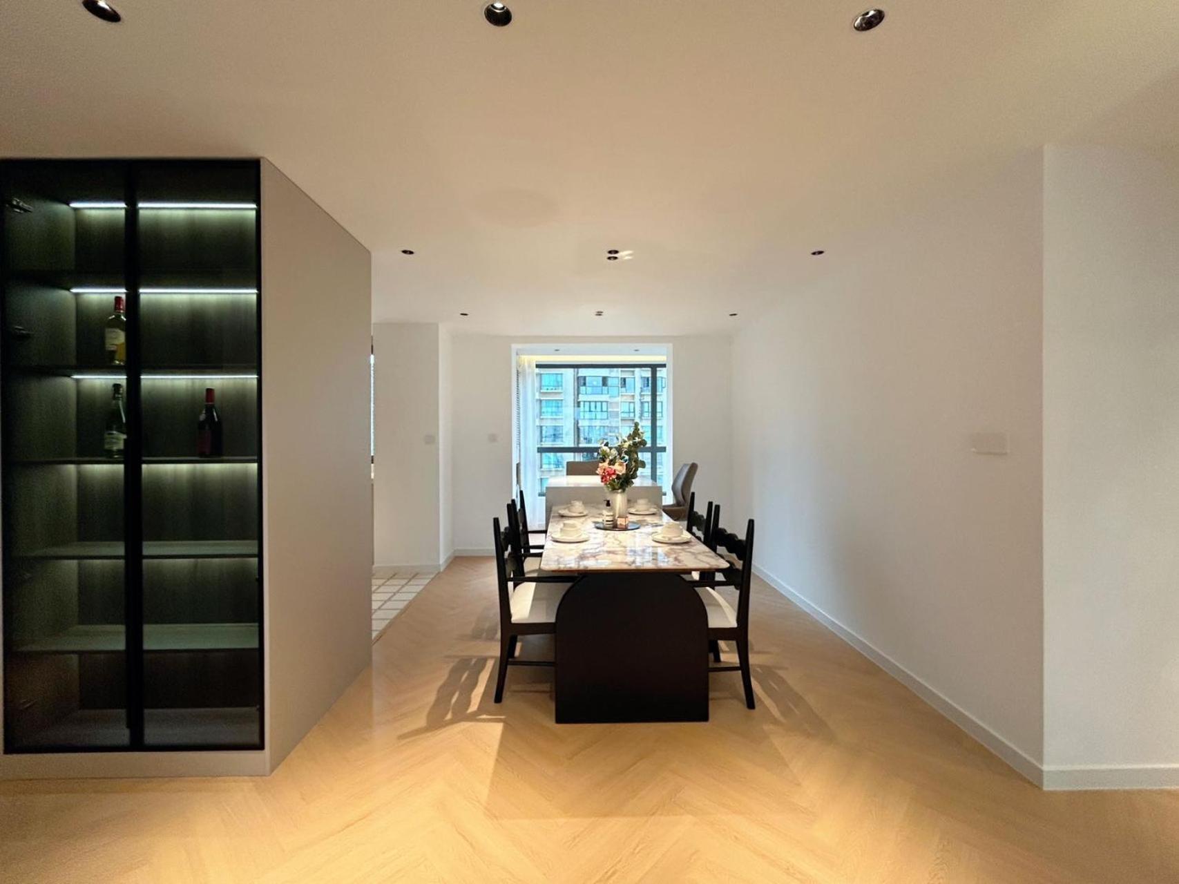 Eastern Hub - Bund Branch Quality Renovated Luxury 3bedroom, Spacious Living Fully Equipped Haiyue Garden Apartment *