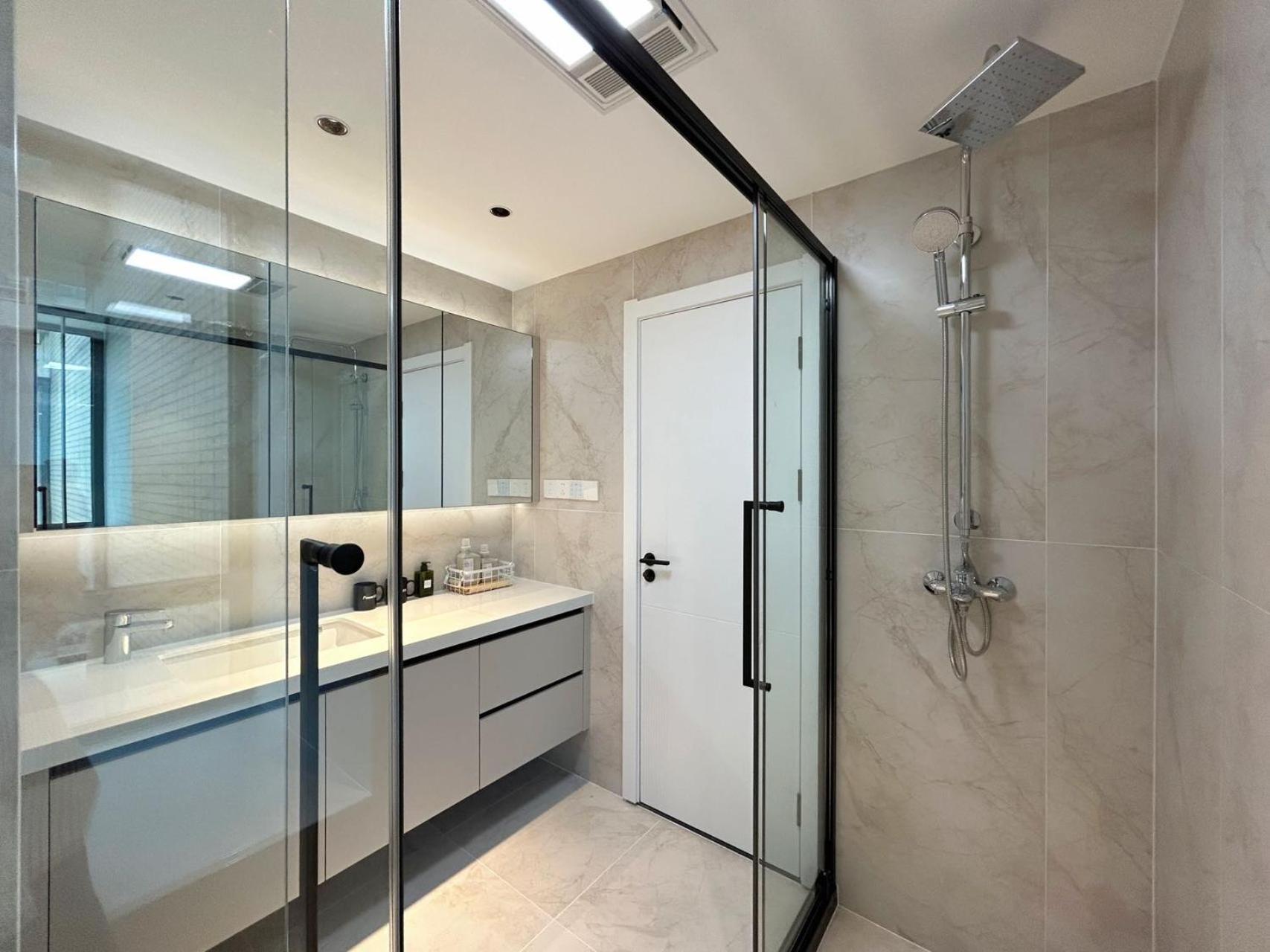 Eastern Hub - Bund Branch Quality Renovated Luxury 3bedroom, Spacious Living Fully Equipped Haiyue Garden Apartment