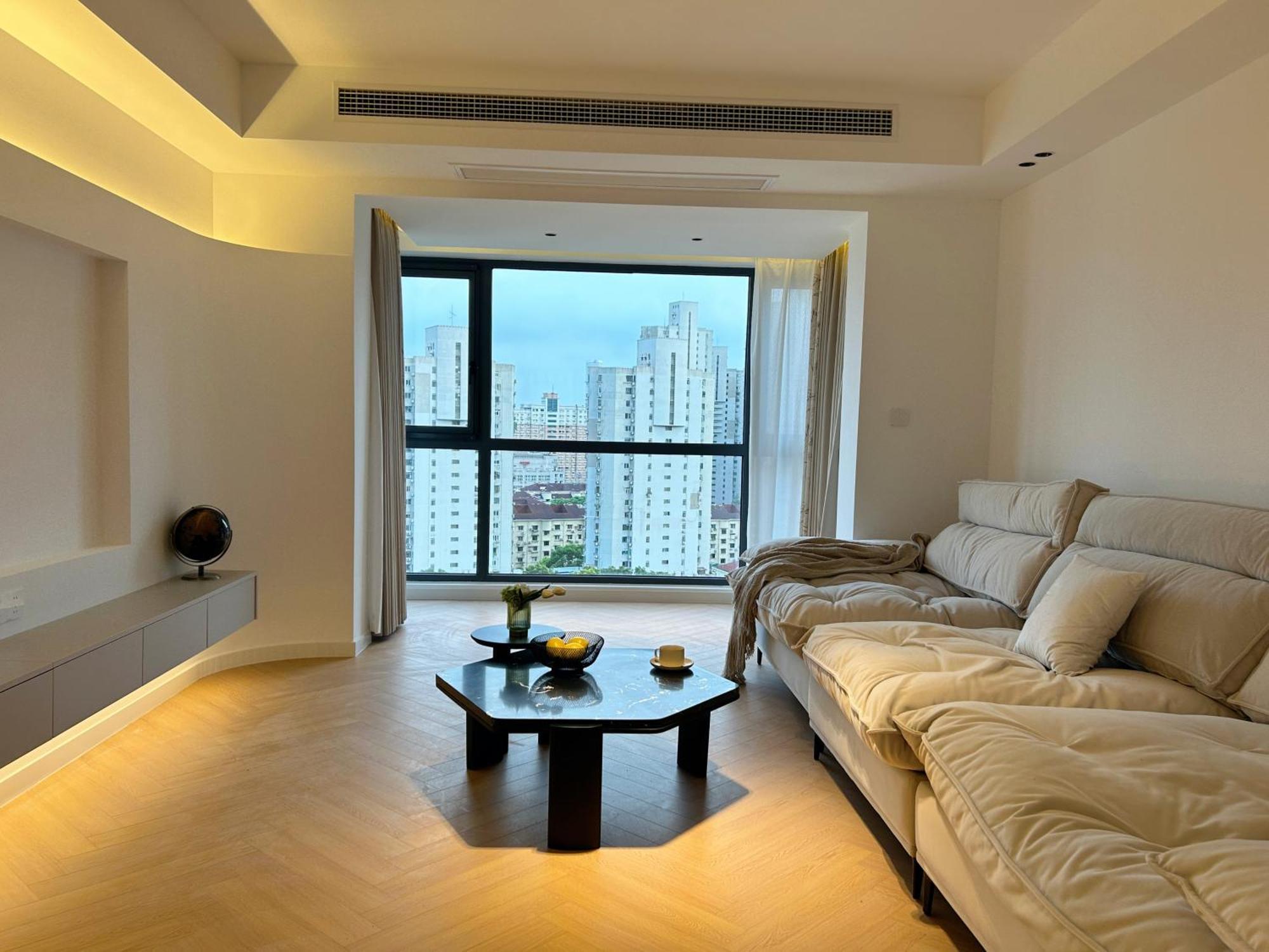 Eastern Hub - Bund Branch Quality Renovated Luxury 3bedroom, Spacious Living Fully Equipped Haiyue Garden