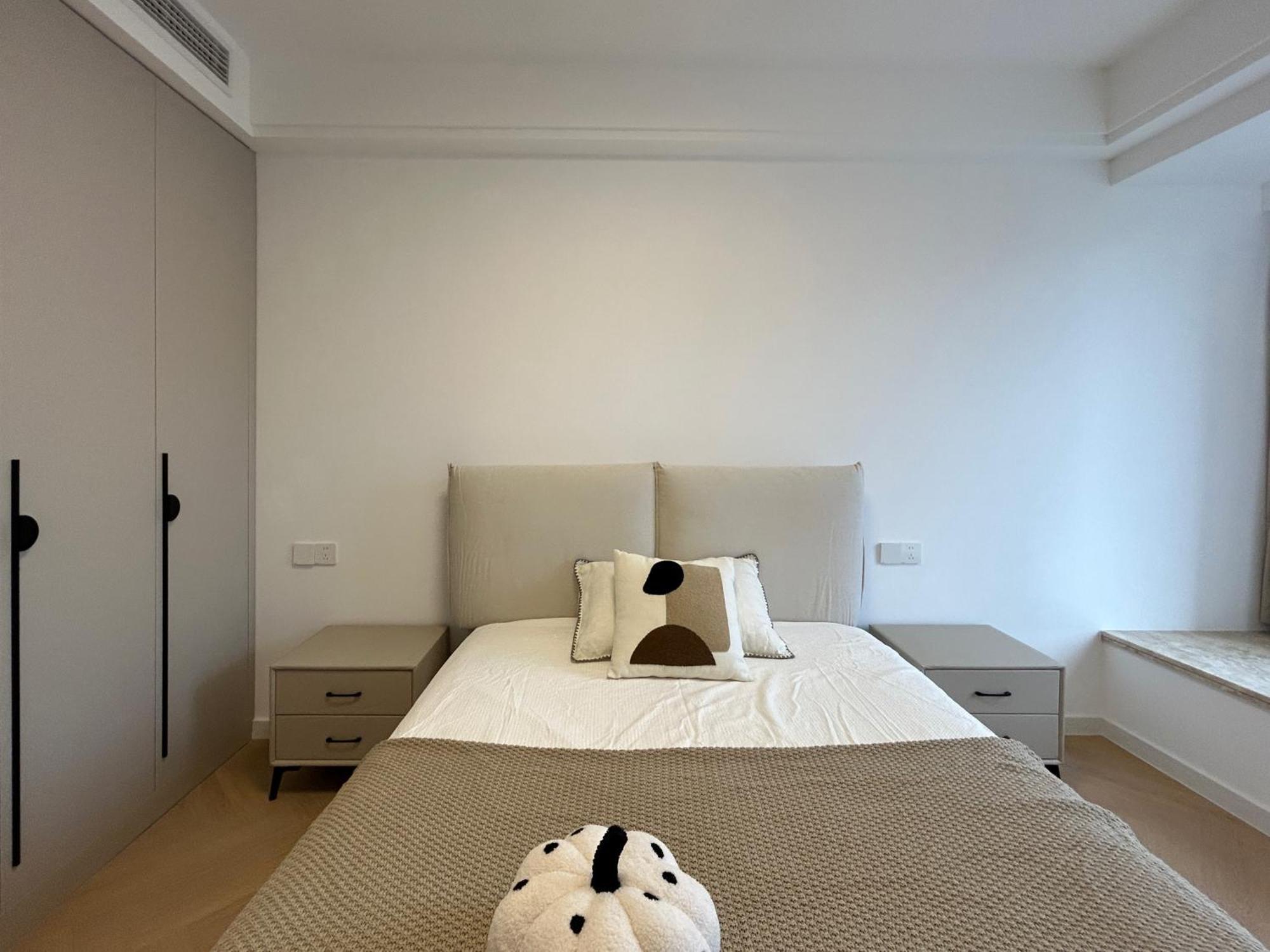 Eastern Hub - Bund Branch Quality Renovated Luxury 3bedroom, Spacious Living Fully Equipped Haiyue Garden Apartment