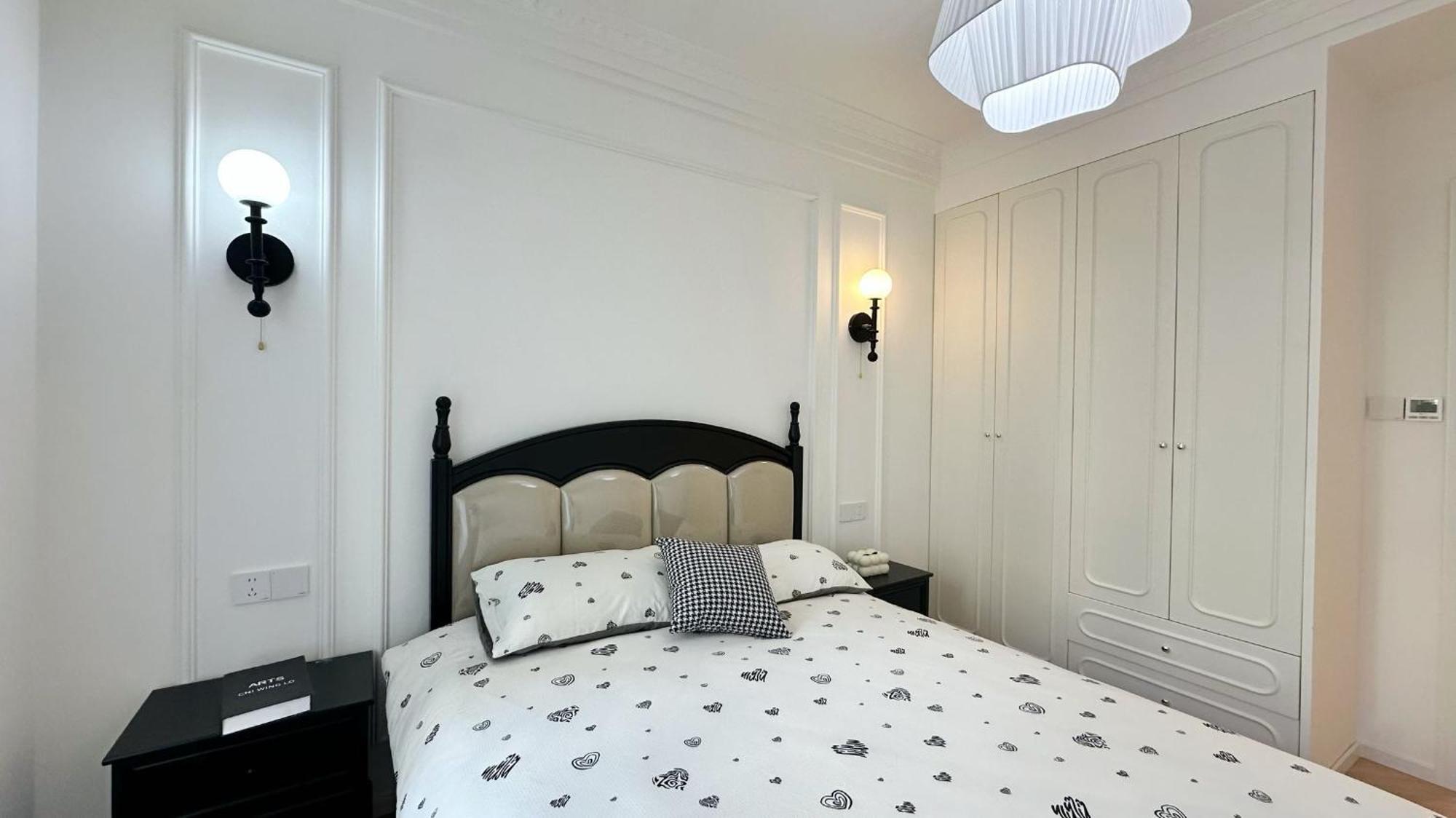 Eastern Hub - Bund Branch Quality Renovated Luxury 3bedroom, Spacious Living Fully Equipped Haiyue Garden Apartment