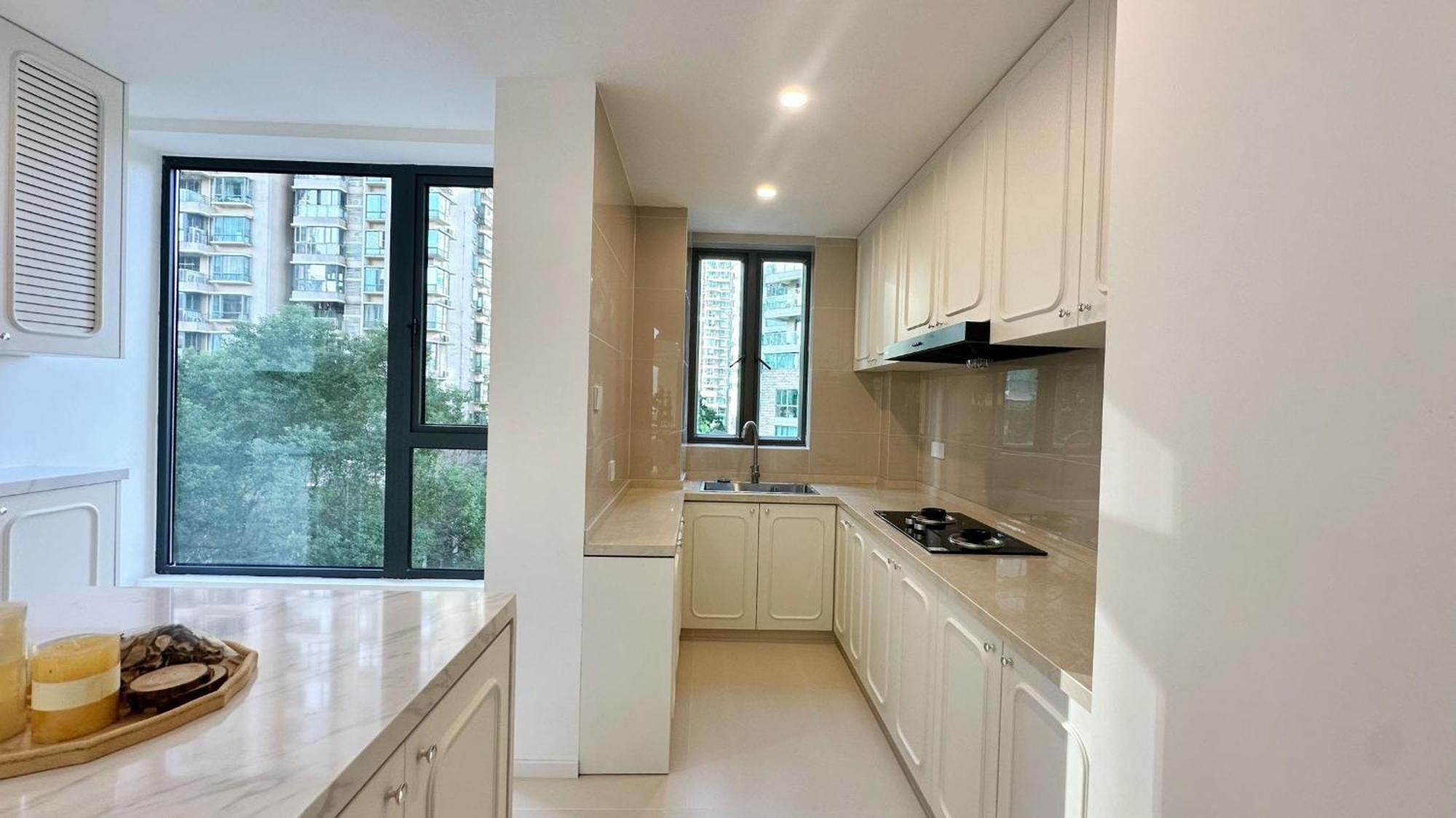 Eastern Hub - Bund Branch Quality Renovated Luxury 3bedroom, Spacious Living Fully Equipped Haiyue Garden Apartment *