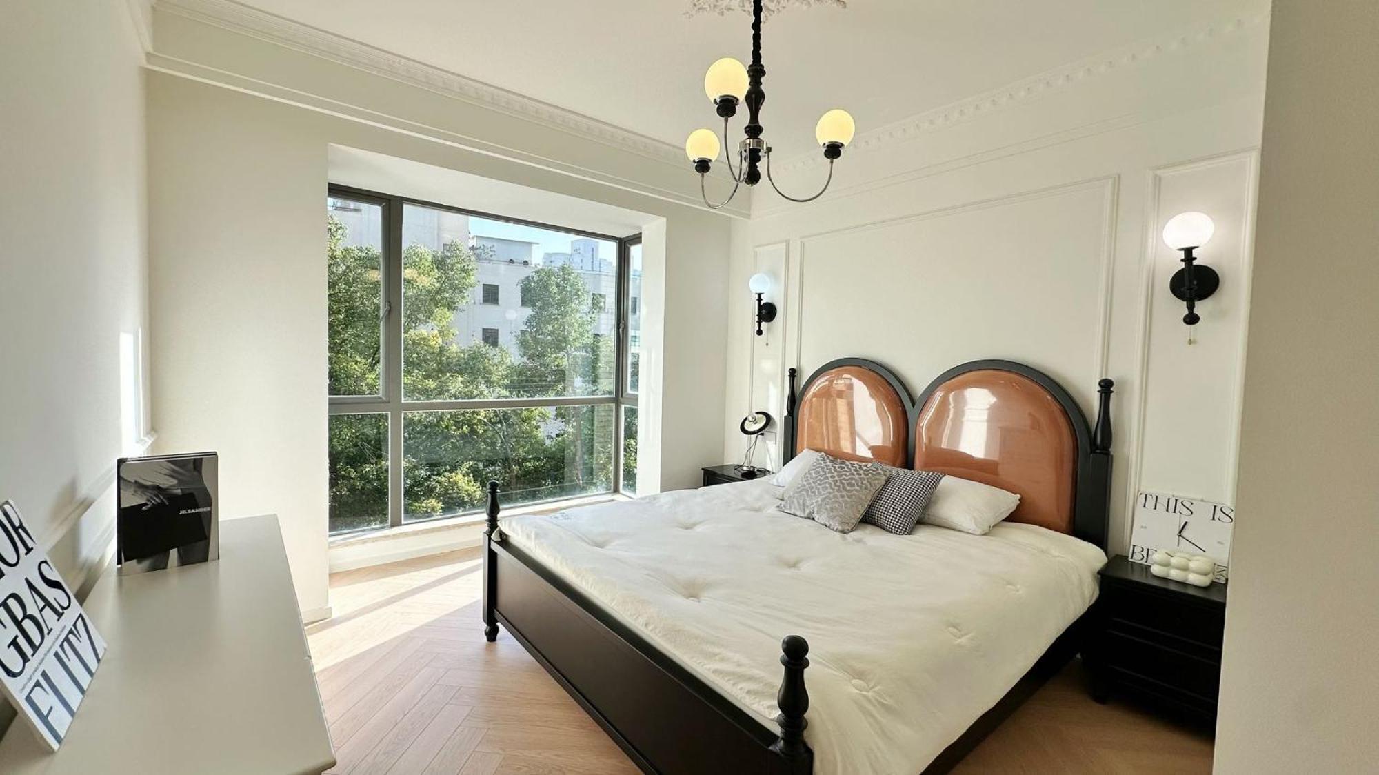 Eastern Hub - Bund Branch Quality Renovated Luxury 3bedroom, Spacious Living Fully Equipped Haiyue Garden Apartment
