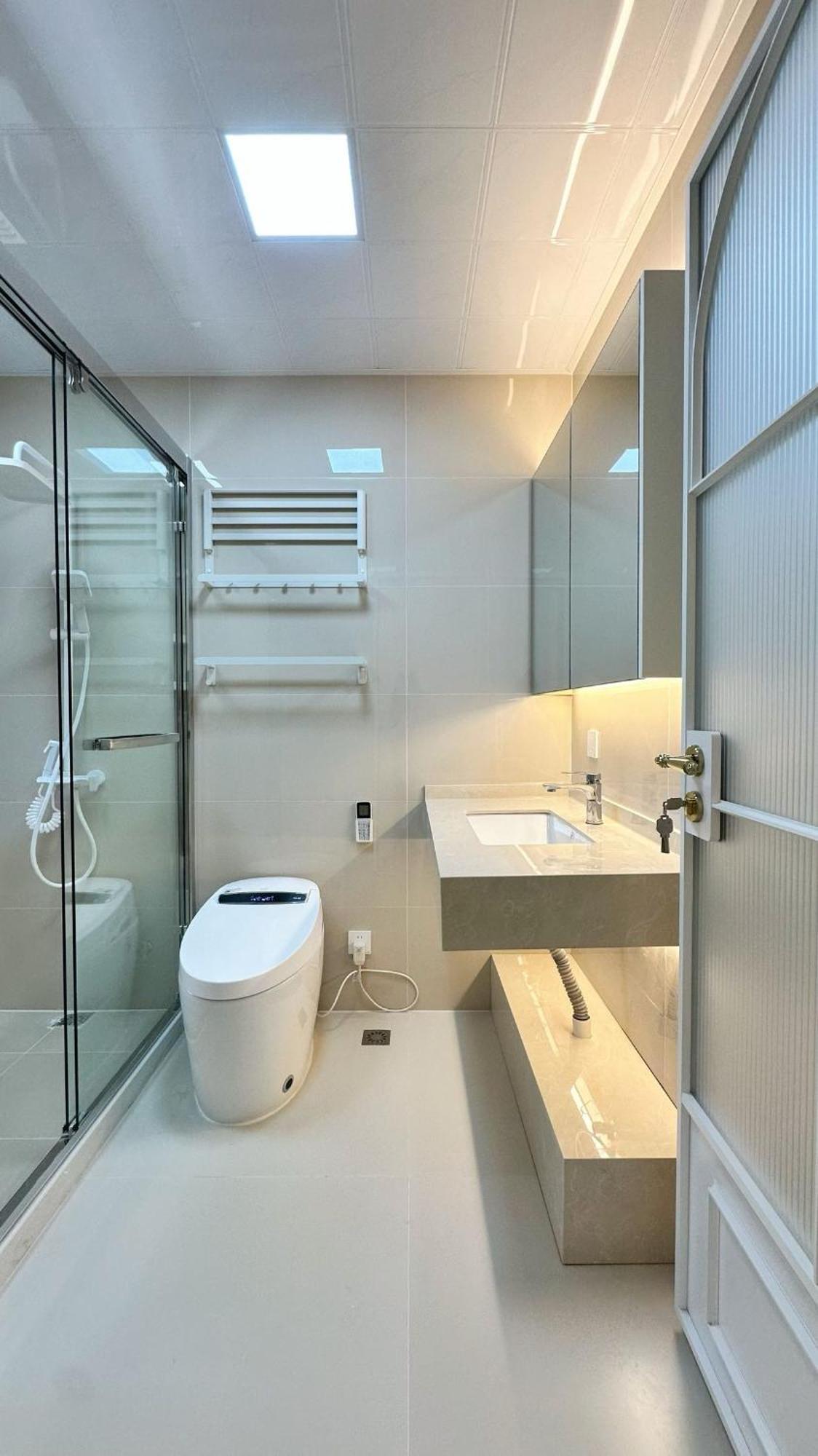 Eastern Hub - Bund Branch Quality Renovated Luxury 3bedroom, Spacious Living Fully Equipped Haiyue Garden Apartment *