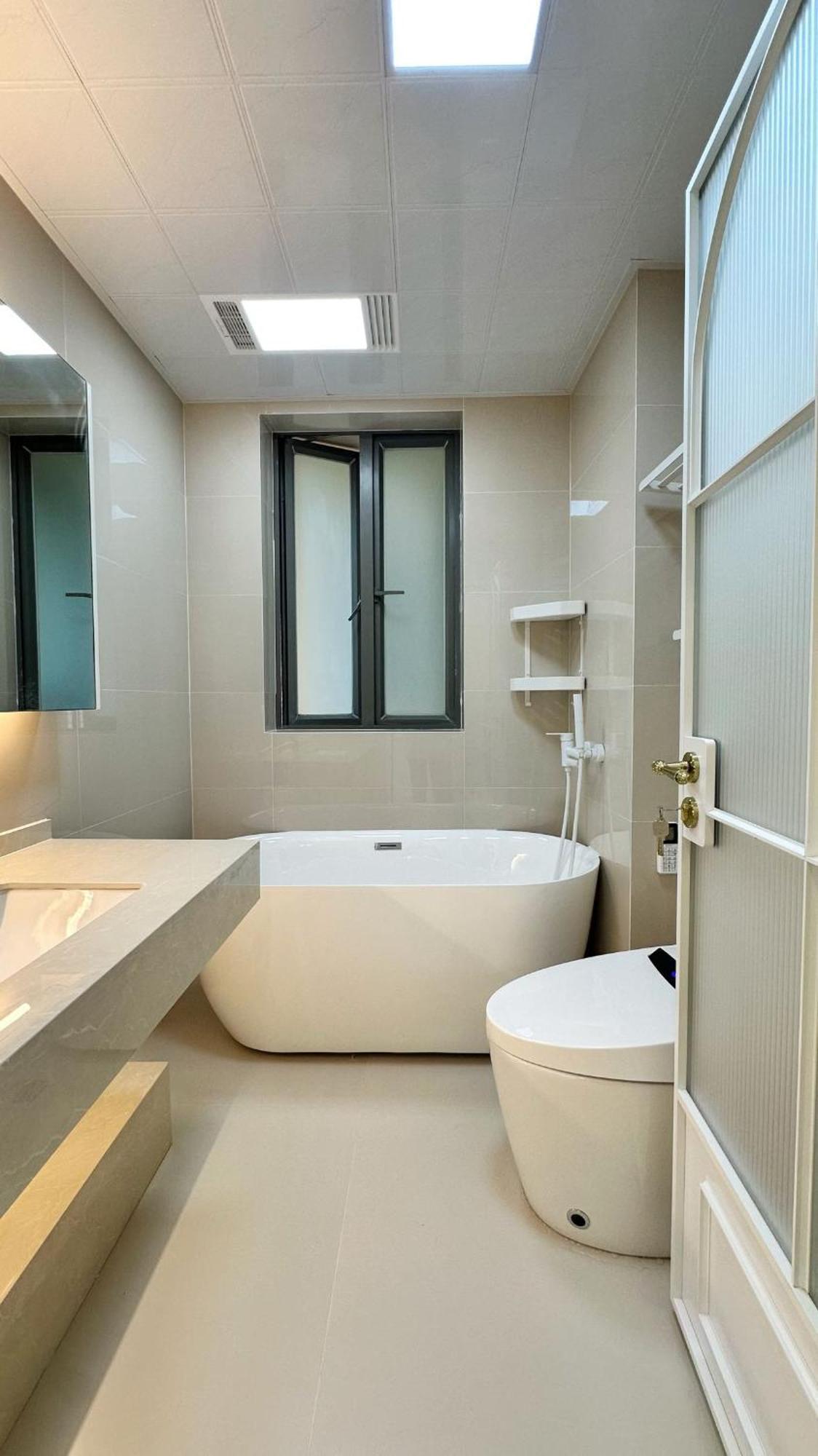 Eastern Hub - Bund Branch Quality Renovated Luxury 3bedroom, Spacious Living Fully Equipped Haiyue Garden * Shanghai